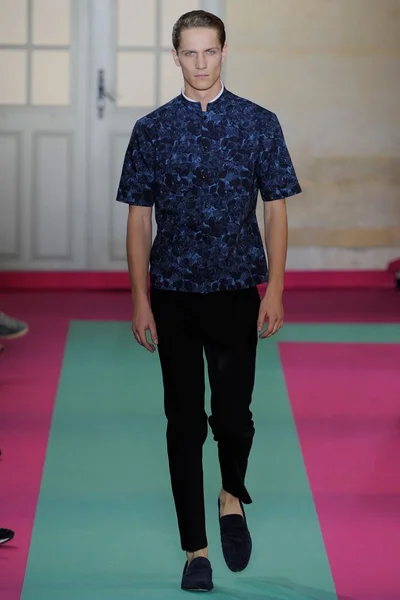 Look 17